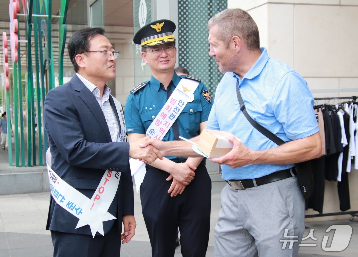 영등포역 광장·백년시장 현장 캠페인 사진.(서울시 제공)