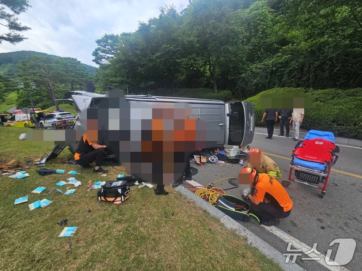 강원 춘천 남산면의 한 도로 교통사고 현장.(춘천소방서 제공, 재판매 및 DB금지)