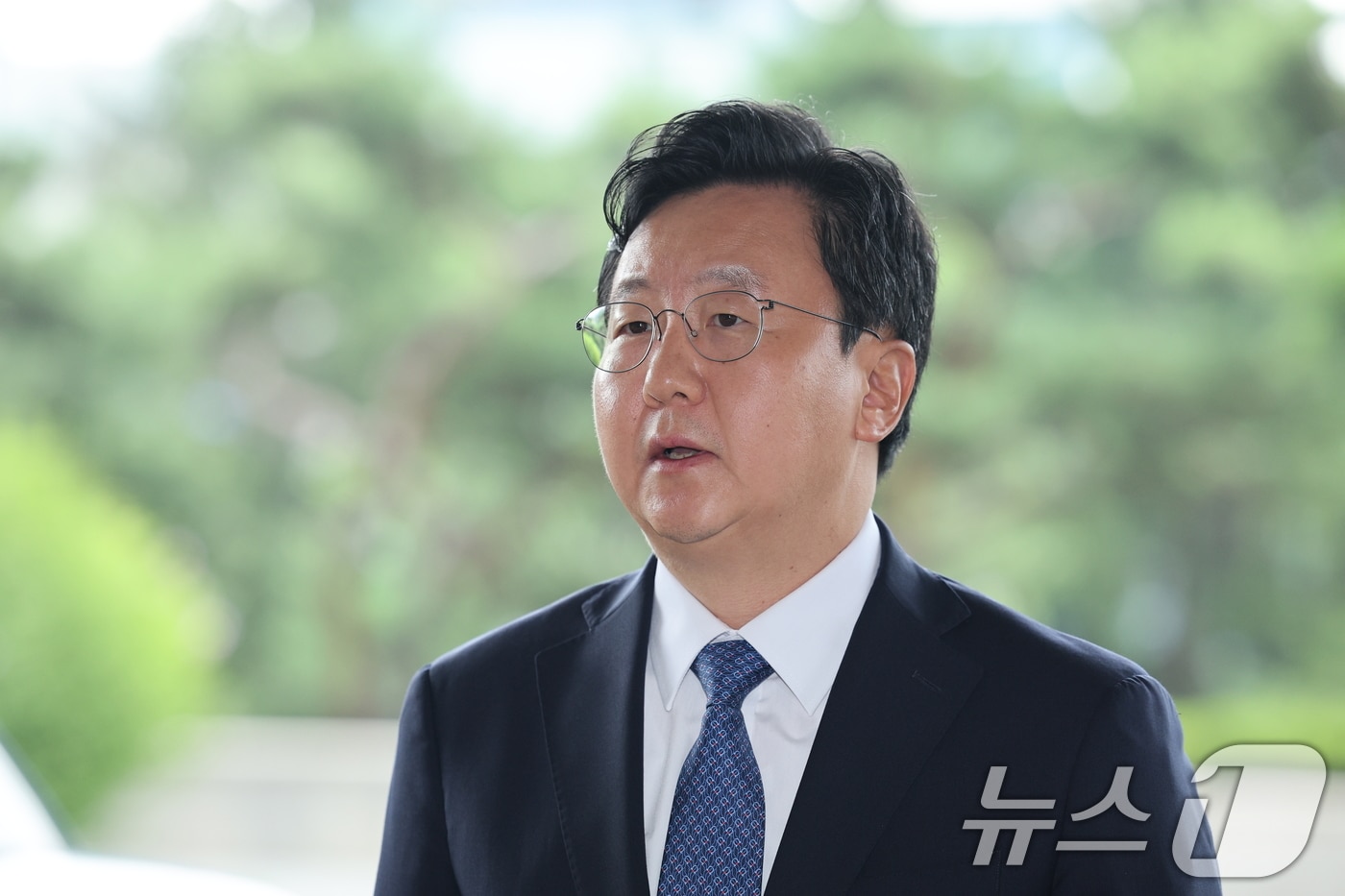 정진우 신임 서울중앙지검장이 4일 오전 서울 서초구 서울중앙지검으로 출근하며 취재진의 질의에 답변하고 있다. 2025.7.4/뉴스1 ⓒ News1 신웅수 기자