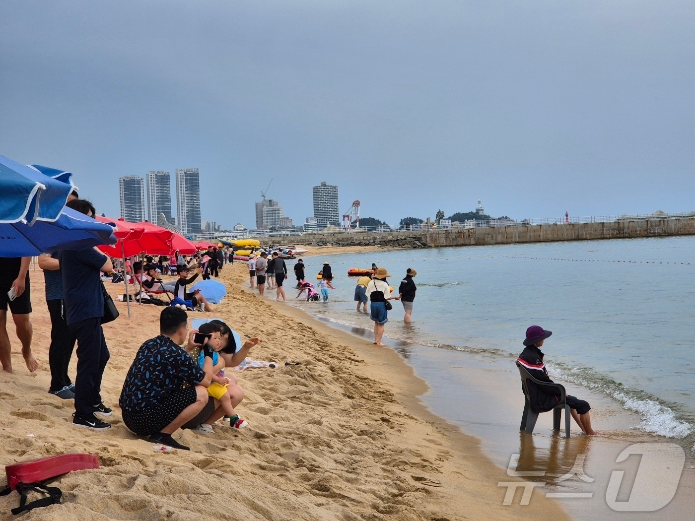 "올여름 피서객 앞자리 바꿨다"...강원 해수욕장 '770만→857만' - 뉴스 썸네일 이미지