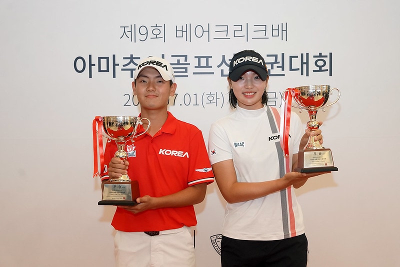 베어크리크배 아마추어골프선수권대회 우승을 차지한 강승구(왼쪽)와 박서진. (대한골프협회 제공)