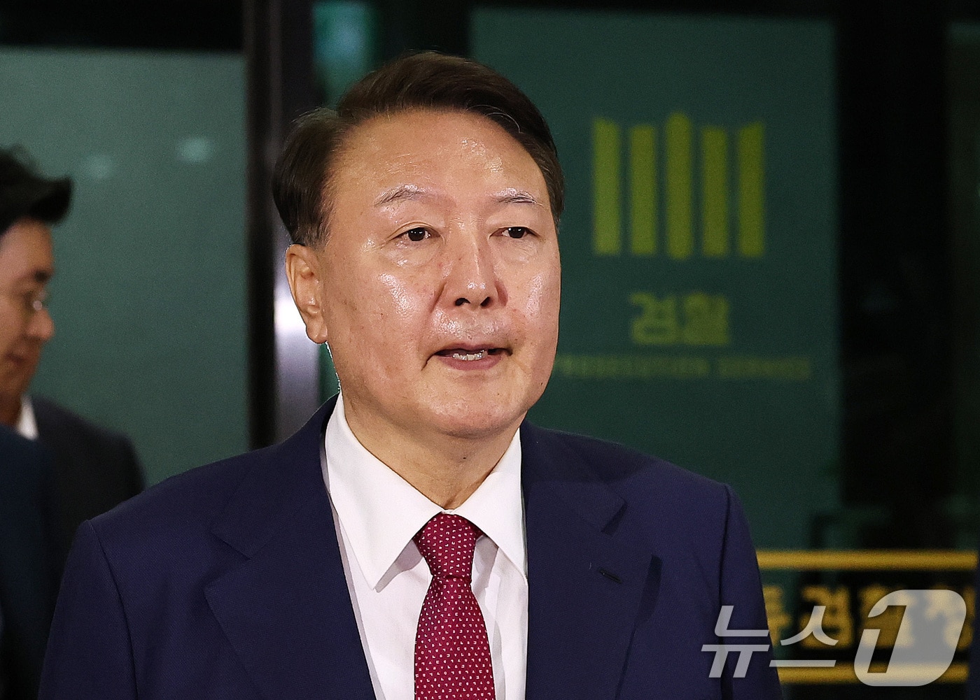 윤석열 전 대통령이 5일 오후 서초구 서울고등검찰청에서 내란특검 2차 대면조사를 받은 뒤 청사를 나서고 있다. 2025.7.6/뉴스1 ⓒ News1 구윤성 기자