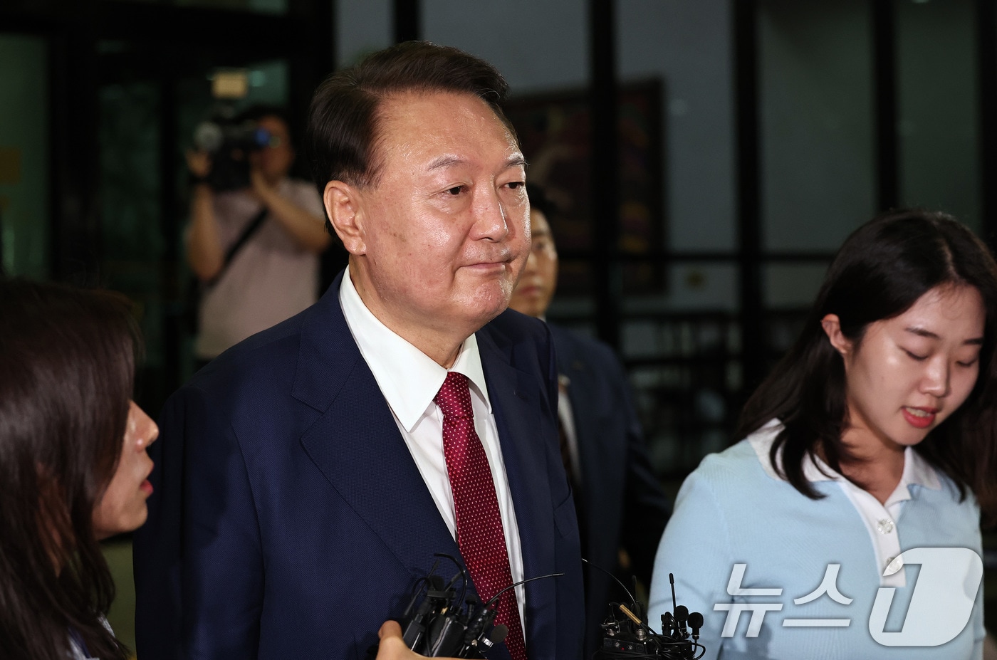 윤석열 전 대통령이 5일 오후 서초구 서울고등검찰청에서 내란특검 2차 대면조사를 받은 뒤 청사를 나서고 있다. 2025.7.6/뉴스1 ⓒ News1 구윤성 기자