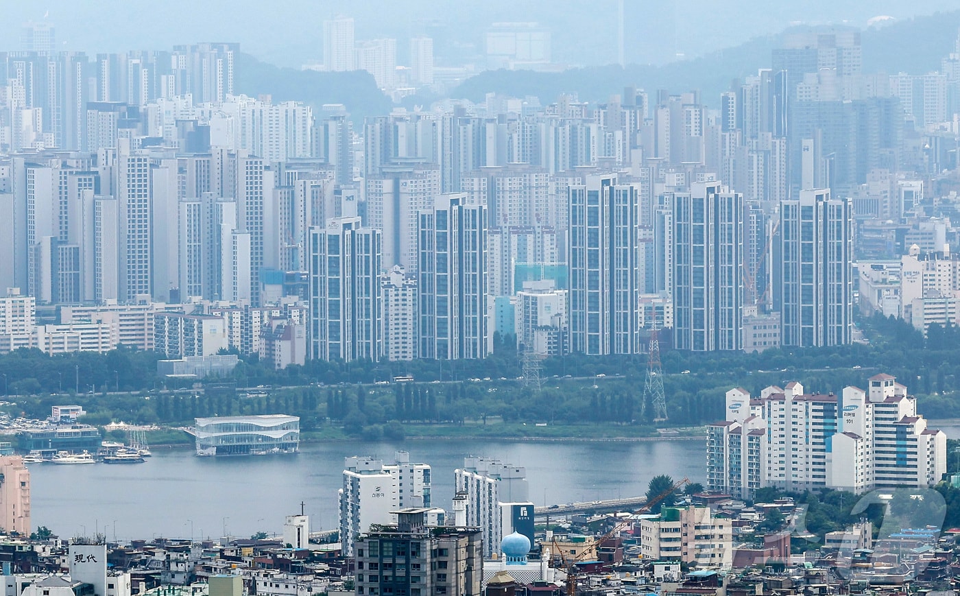 서울 남산에서 바라본 서울 아파트 단지 모습. 2025.7.6/뉴스1 ⓒ News1 김성진 기자