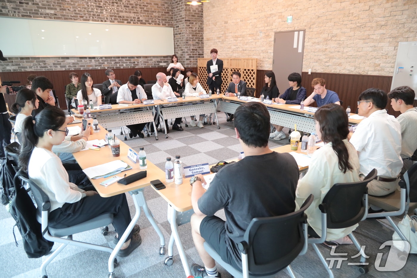 강원 춘천시가 주최한 에듀포레스트 그레이트북스 교육 진행.(춘천시 제공, 재판매 및 DB금지)