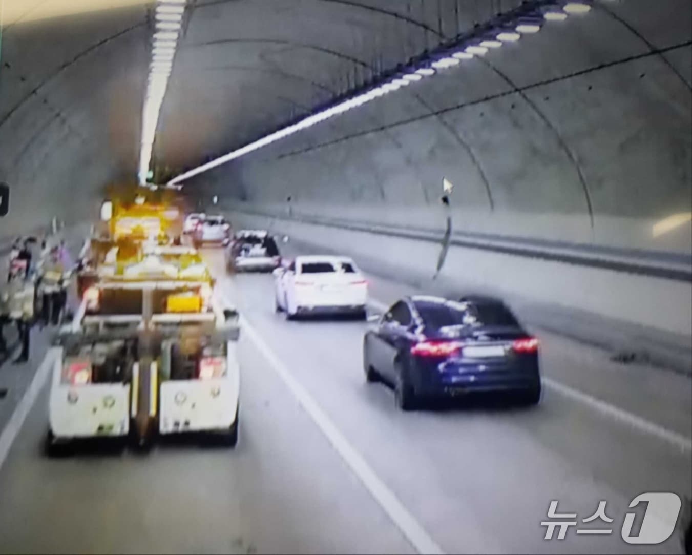 광주원주고속도로 지정3터널 내 7중 추돌사고 당시.(강원도소방본부 제공, 재판매 및 DB 금지) 2025.7.6/뉴스1