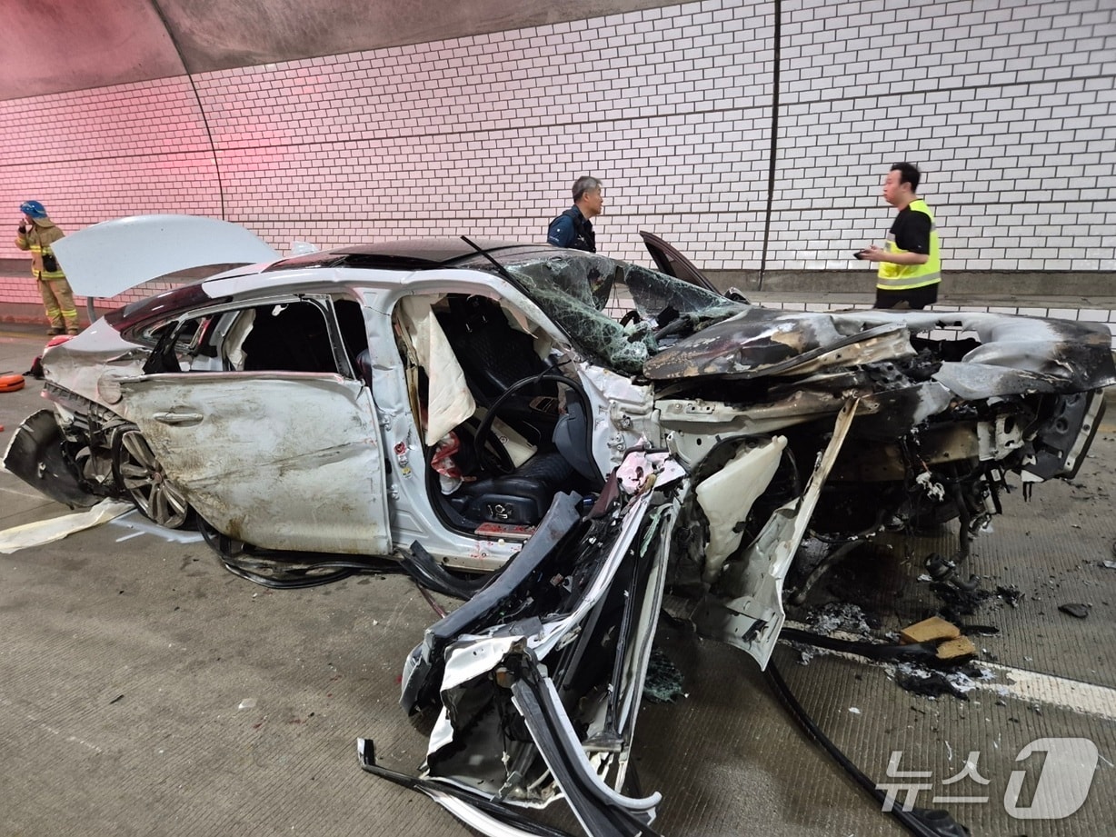 청양 정산면 마치리 청양터널 교통사고 현장. (청양소방서 제공, 재판매 및 DB금지) / 뉴스1