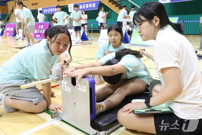 지난 7일 정읍국민체육센터에서 열린 '제5회 체육영재선발대회'에 참가한 학생들이 체력테스트를 받고 있다.(전북체육회 제공, 재판매 및 DB 금지)/뉴스1