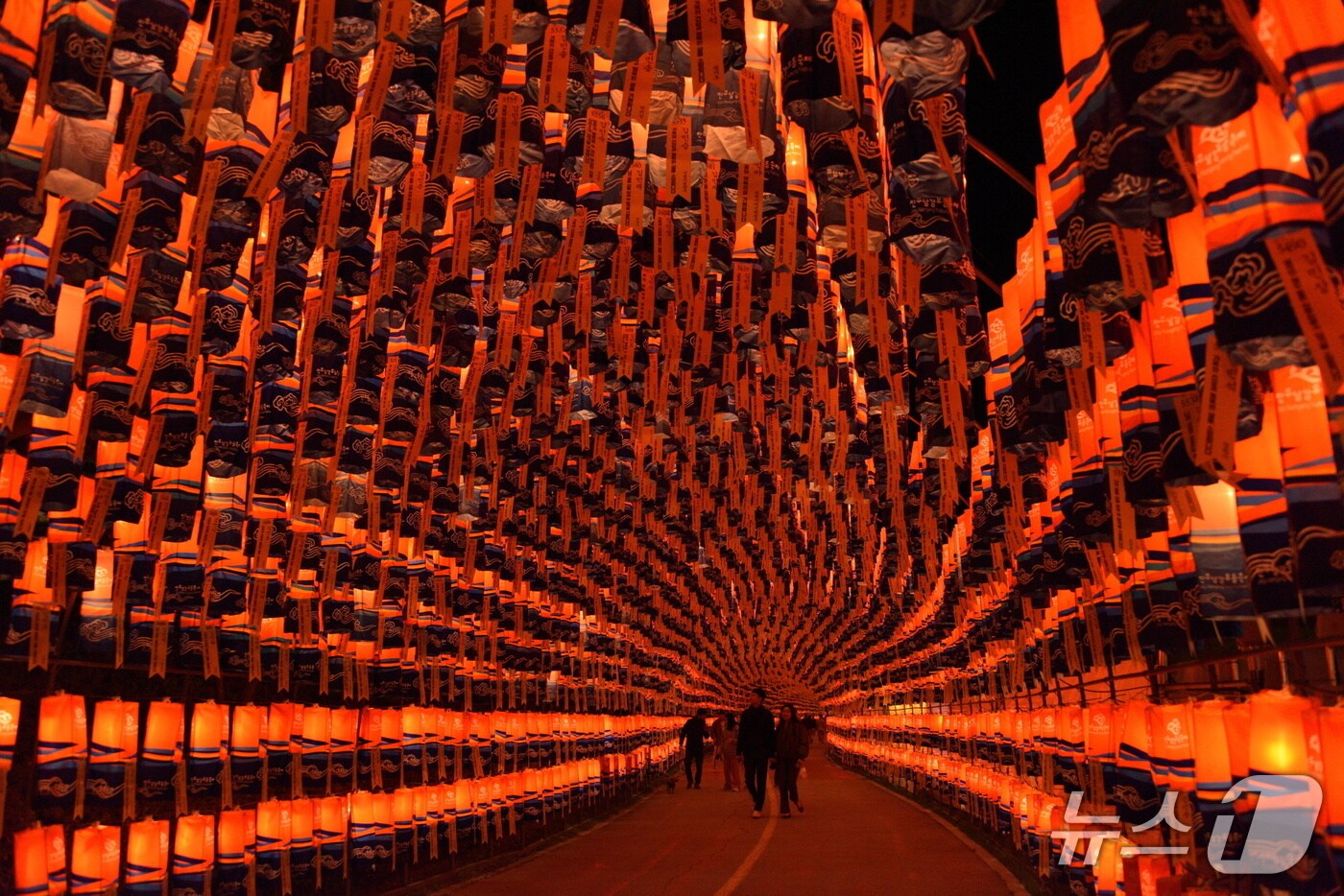 진주남강유등축제 소망등 터널(진주시 제공. 재판매 및 DB금지).