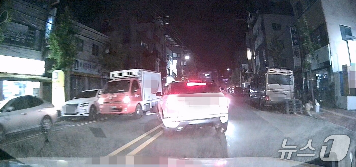 경찰 음주 단속에 불응하고 도주 중인 차량(독자 제공. 재판매 및 DB금지).