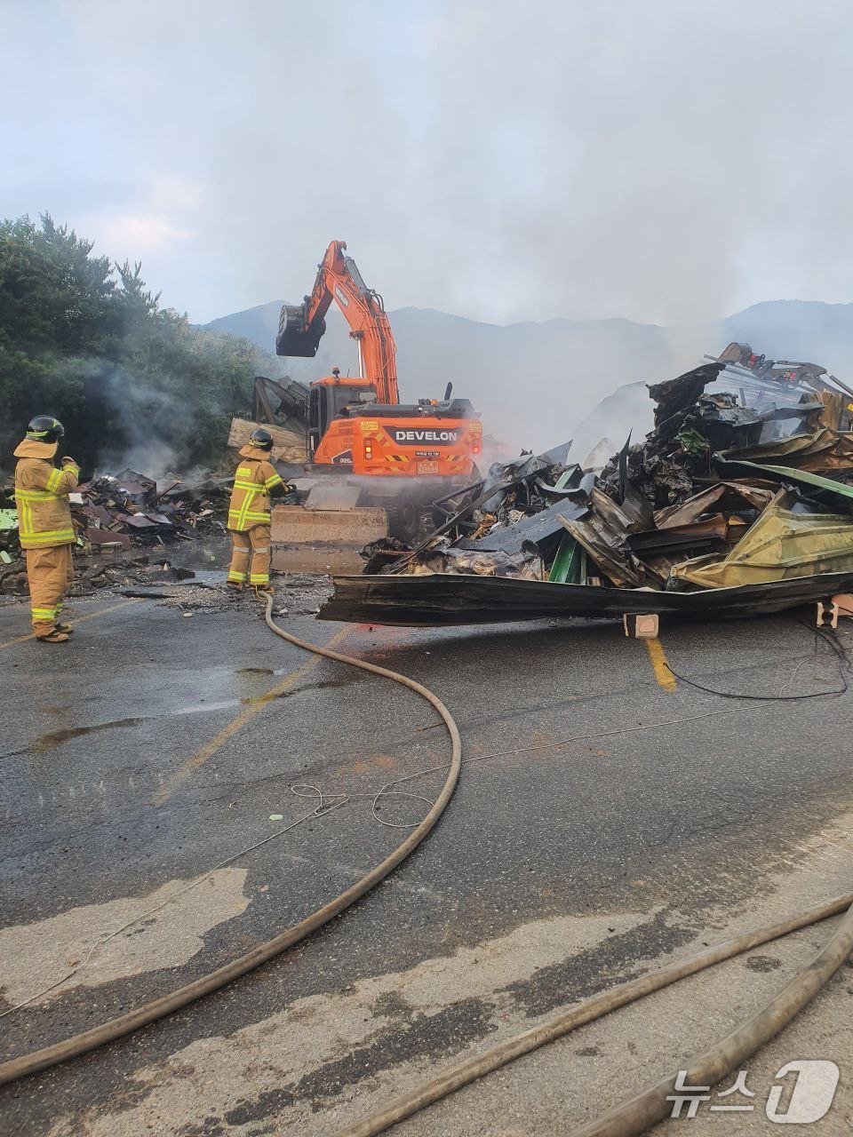 9일 오전 2시 31분 쯤 경기 하남시 항동의 한 포장용 상자 제조 공장에서 화재가 발생했다.&#40;경기도소방재난본부 제공. 재판매 및 DB금지&#41;/뉴스1