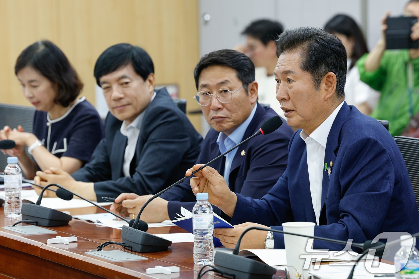 더불어민주당 당대표에 도전하는 정청래 의원이 9일 서울 여의도 국회의원회관에서 열린 당원주권 정당개혁 토론회에 참석해 인사말을 하고 있다. 2025.7.9/뉴스1 ⓒ News1 안은나 기자