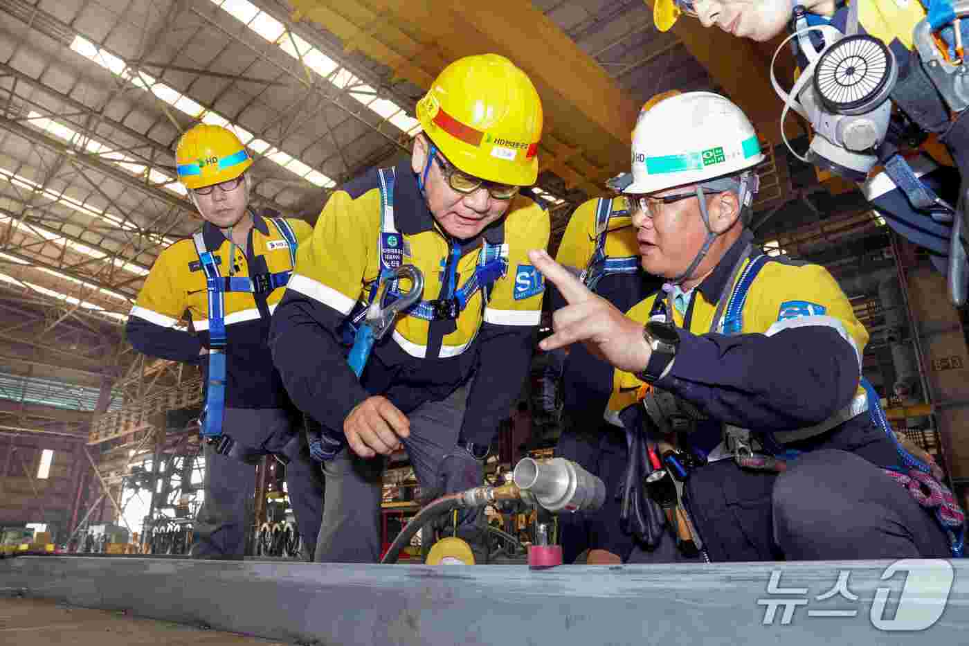 HD현대중공업 노진율 사장이 지난 8일 조선계열사 HD현대삼호 사업장을 방문해 현장 안전 활동을 펼쳤다.(HD현대중공업제공. 재판매 및 DB 금지)