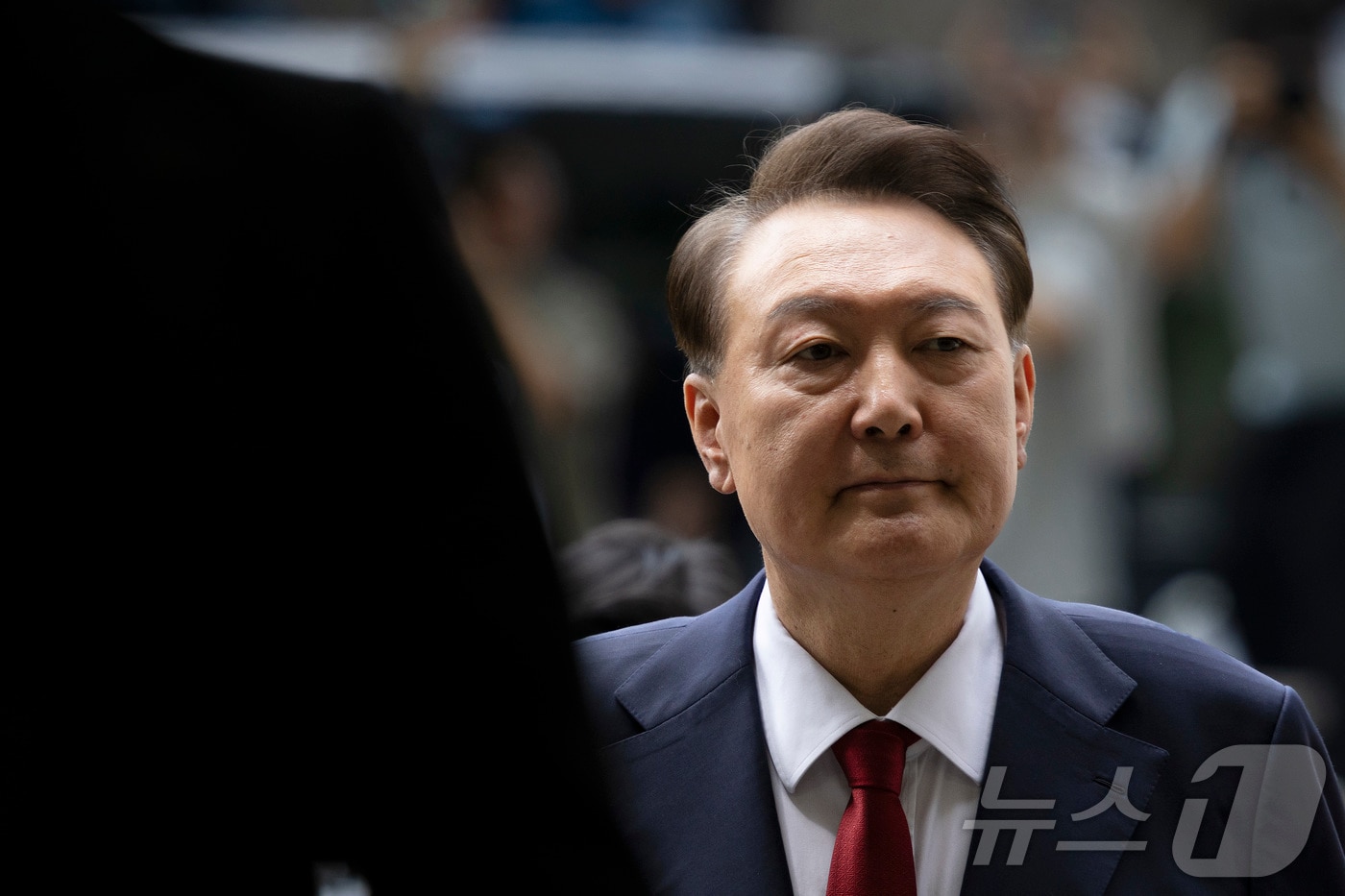 12·3 비상계엄과 관련해 특검의 수사를 받는 윤석열 전 대통령이 두 번째 구속 전 피의자심문(영장실질심사)를 받기 위해 9일 오후 서울 서초구 중앙지방법원으로 출석하고 있다. 2025.7.9/뉴스1 ⓒ News1 사진공동취재단