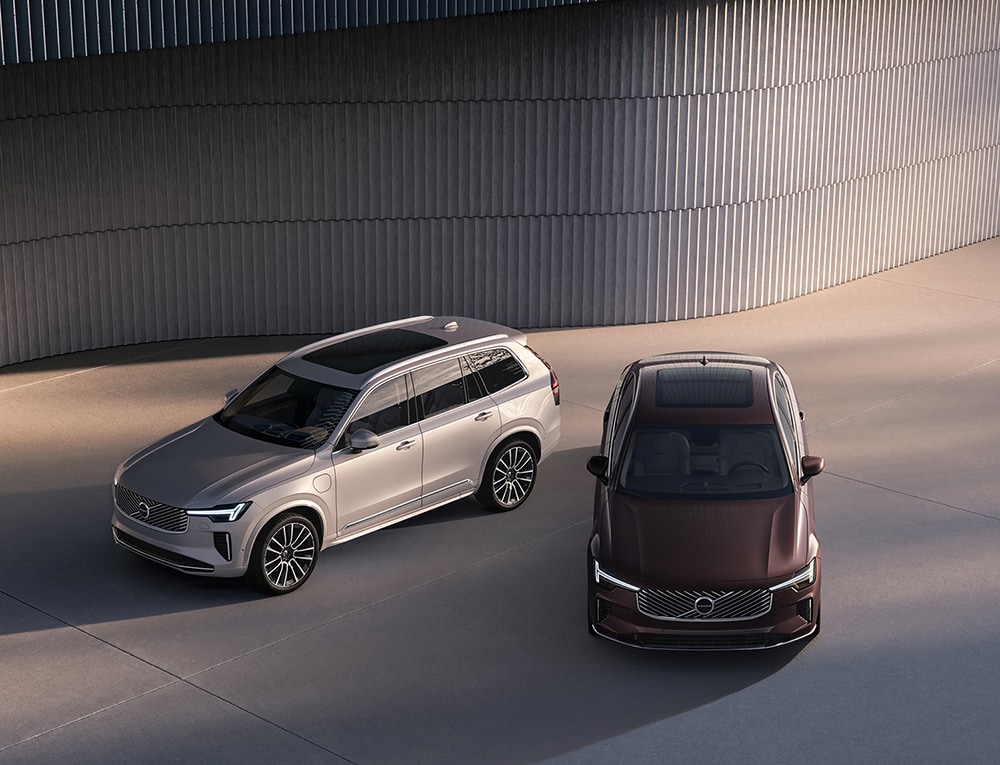 볼보자동차 대형 스포츠유틸리티차(SUV) 'XC90'(왼쪽)과 대형 세단 'S90'(오른쪽)의 모습<자료사진>(코오롱오토모티브 제공). 2025.08.01.