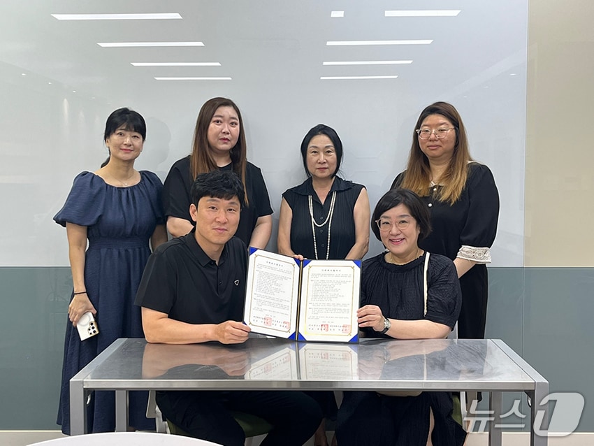 대전과학기술대학교 뷰티디자인계열이 ㈜DM코스메틱스와 가족회사 협약을 체결했다. (대전과기대 제공.재판매 및 DB금지)/뉴스1 