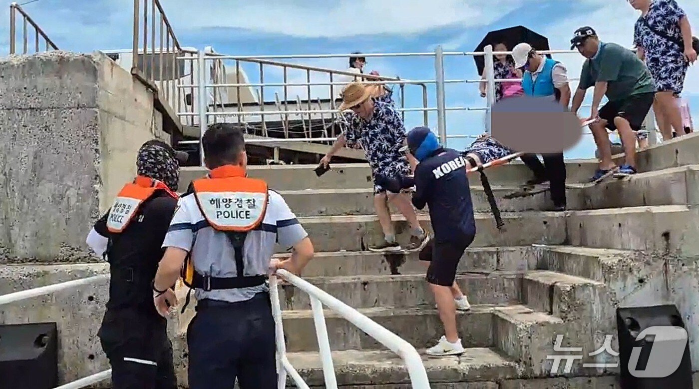 제주 서귀포시 대정읍 가파도에서 자전거를 타던 60대 남성 관광객이 넘어져 머리를 다치는 일이 발생했다.(서귀포해경 제공. 재판매 및 DB 금지)/뉴스1