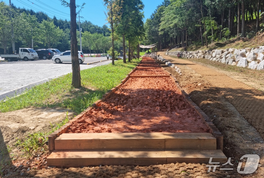 고창 나들목공원 맨발 황톳길.(고창군 제공. 재판매 및 DB금지)