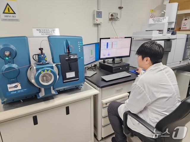 전북 진안군 농산물 안전성 분석실이 영국 식품환경연구청이 주관한 잔류농약분석 국제비교숙련도 평가에 참가해 '만족' 판정을 획득했다.(진안군제공. 재판매 및 DB금지)2025.8.10/뉴스1