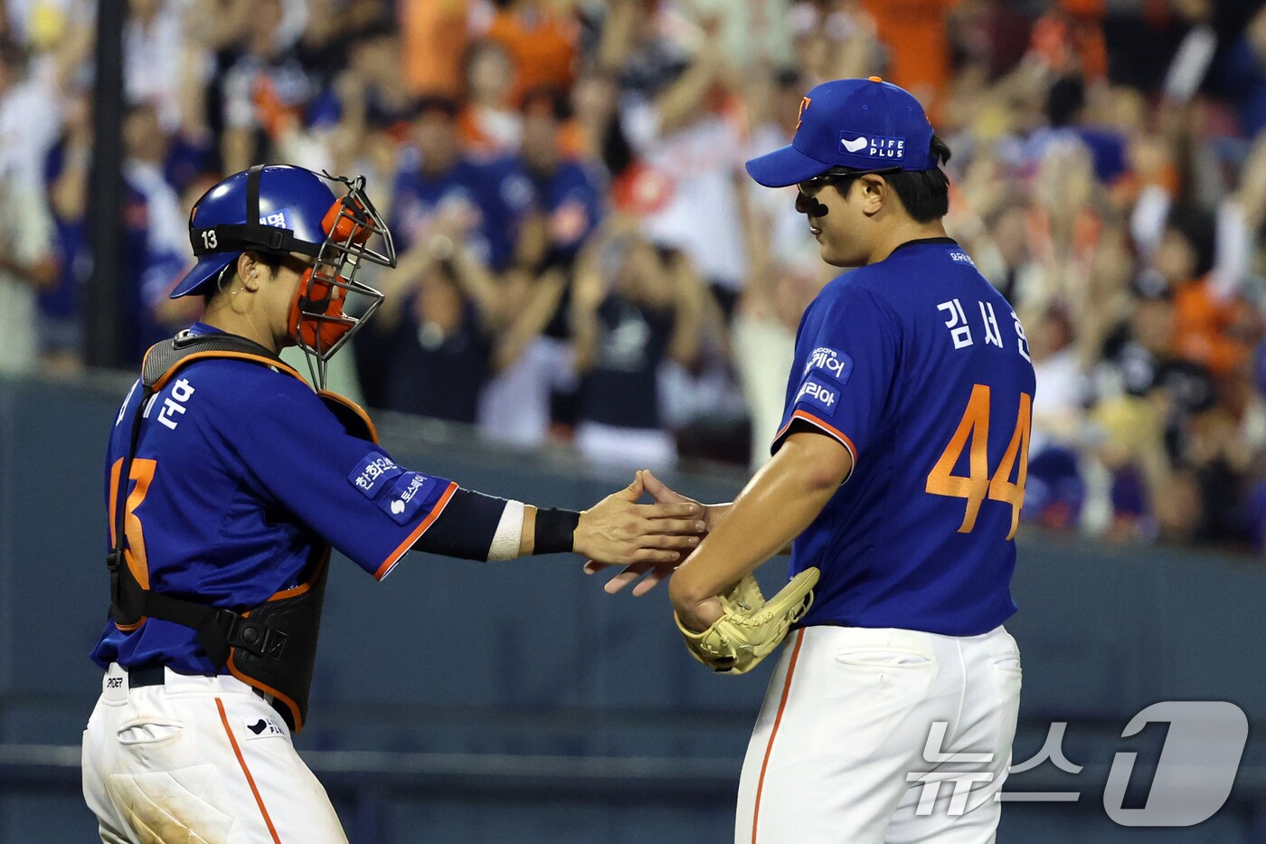 김서현 격려하는 최재훈