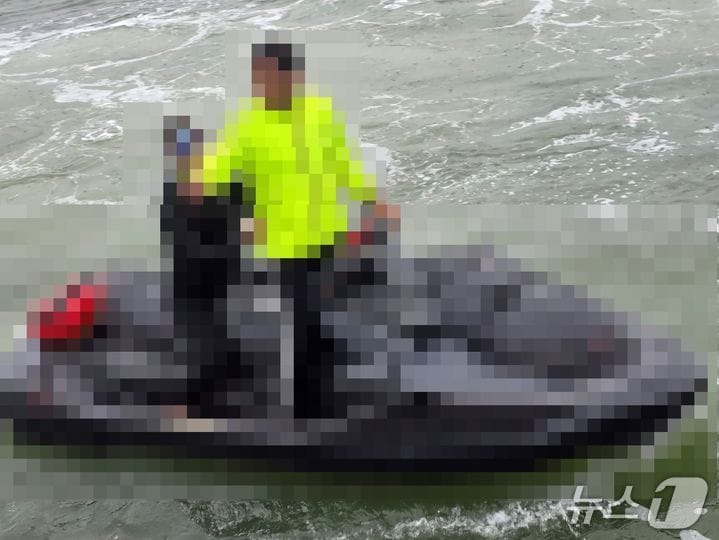 부산에서 운항 범위를 넘겨 부산해경에 적발된 수상오토바이. (부산해경 제공. 재판매 및 DB 금지)