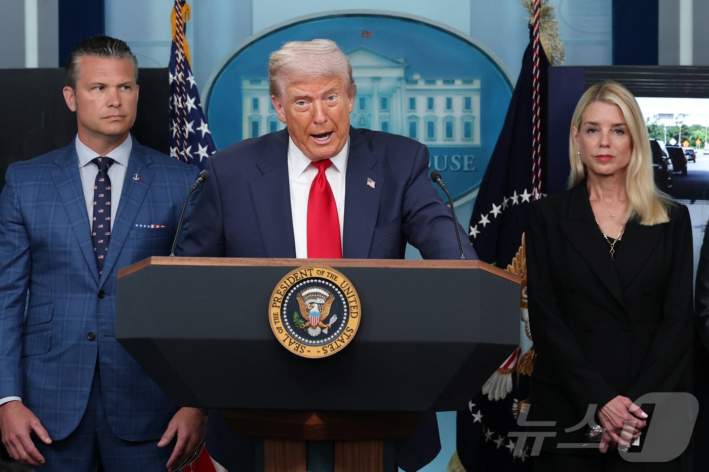 도널드 트럼프 미국 대통령이 11일(현지시간) 백악관에서 워싱턴 D.C.에 주 방위군 배치에 대해 기자들에게 말하고 있다. 2025.8.11./뉴스1 ⓒ 로이터=뉴스1 ⓒ News1 이창규 기자