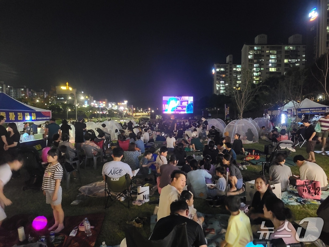 지난해 대구 북구 동화천 일대에서 열린 가족영화 상영 행사.(대구 북구 제공.재판매 및 DB 금지)