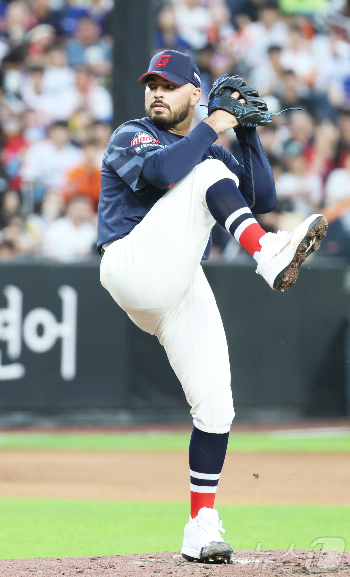 12일 대전 한화생명볼파크에서 열린 프로야구 '2025 신한 SOL 뱅크 KBO리그' 한화이글스 대 롯데자이언츠 경기에서 롯데 선발 감보아가 투구하고 있다. 2025.8.12/뉴스1 ⓒ News1 김기남 기자