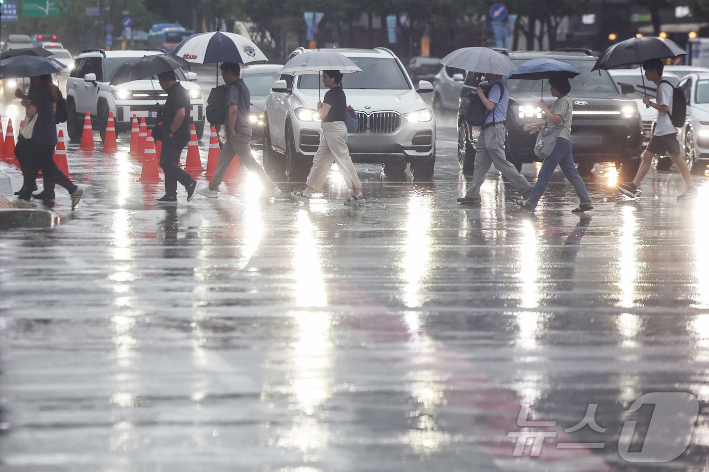 비 내리는 출근길.<자료사진> 뉴스1 DB)