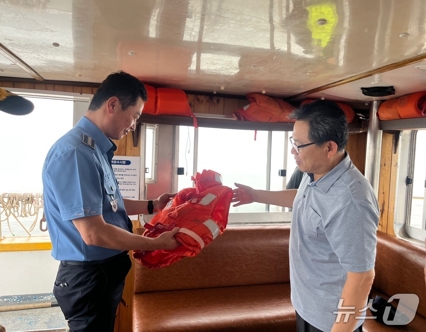 이근영 보령해양경찰서장이 안전점검을 실시하고 있다. (보령해경 제공, 재판매 및 DB금지) / 뉴스1