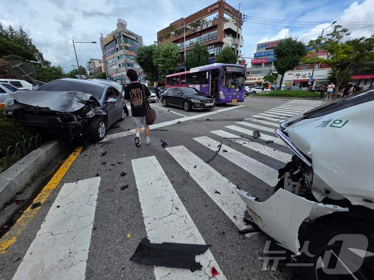 13일 오후 2시 44분쯤 광주 북구 용봉동에서 난 추돌사고로 차량이 부서져 있다. (광주 북구 제공. 재판매 및 DB 금지) 2025.8.13/뉴스1