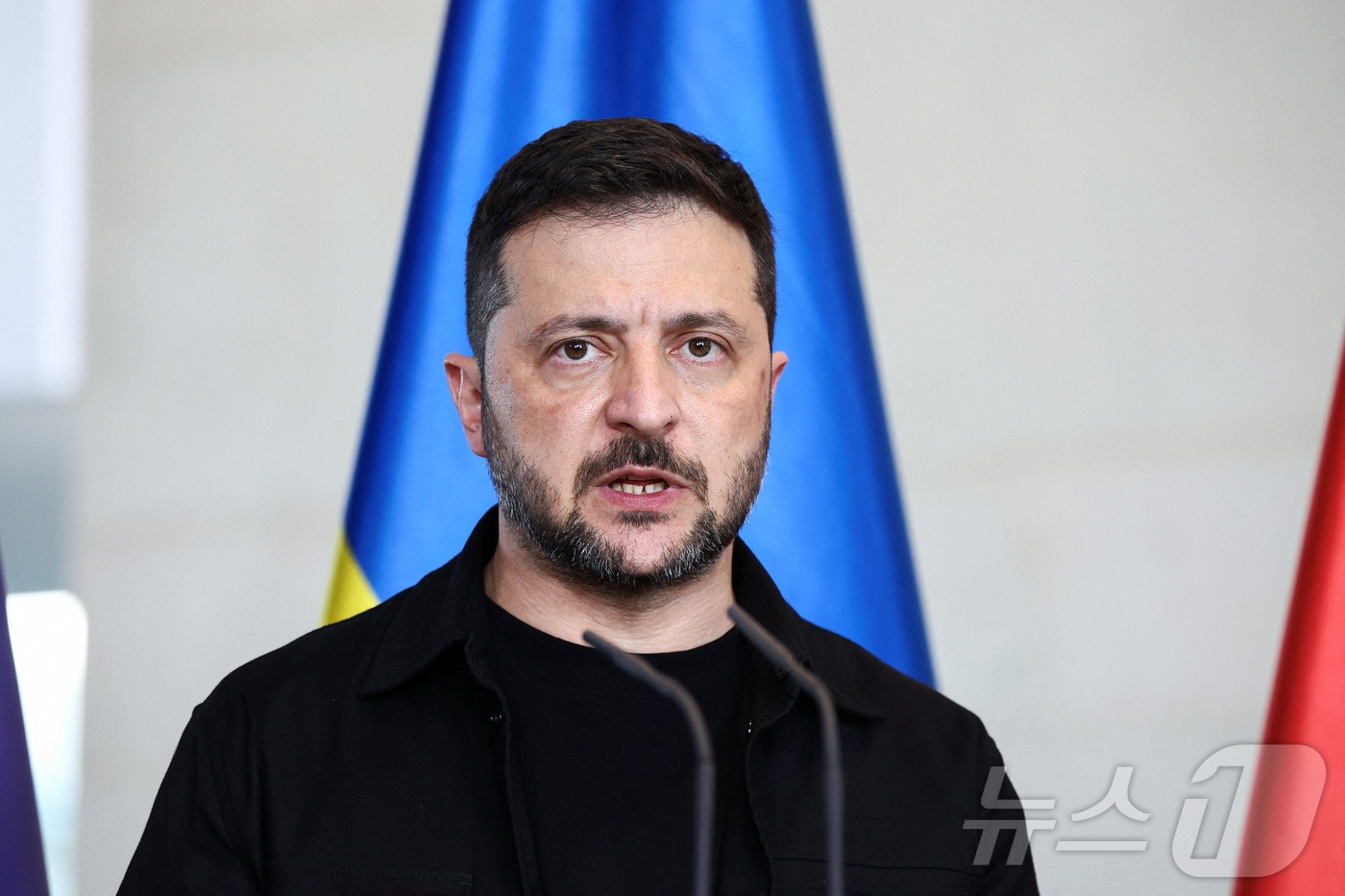 볼로디미르 젤렌스키 우크라이나 대통령이 13일(현지시간) 유럽 주요국 정상과 도널드 트럼프 미국 대통령이 참여한 화상 회의 이후 독일 베를린에서 기자회견을 갖고 있다. 2025.8.13 ⓒ 로이터=뉴스1 ⓒ News1 김경민 기자