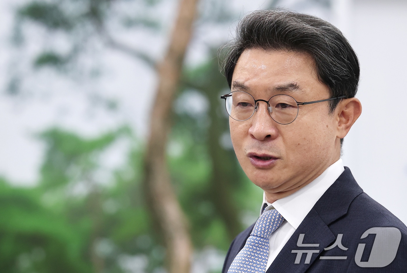 이억원 금융위원장 후보, '겹치기 근무' 비판에 "충실히 업무" - 뉴스 썸네일 이미지