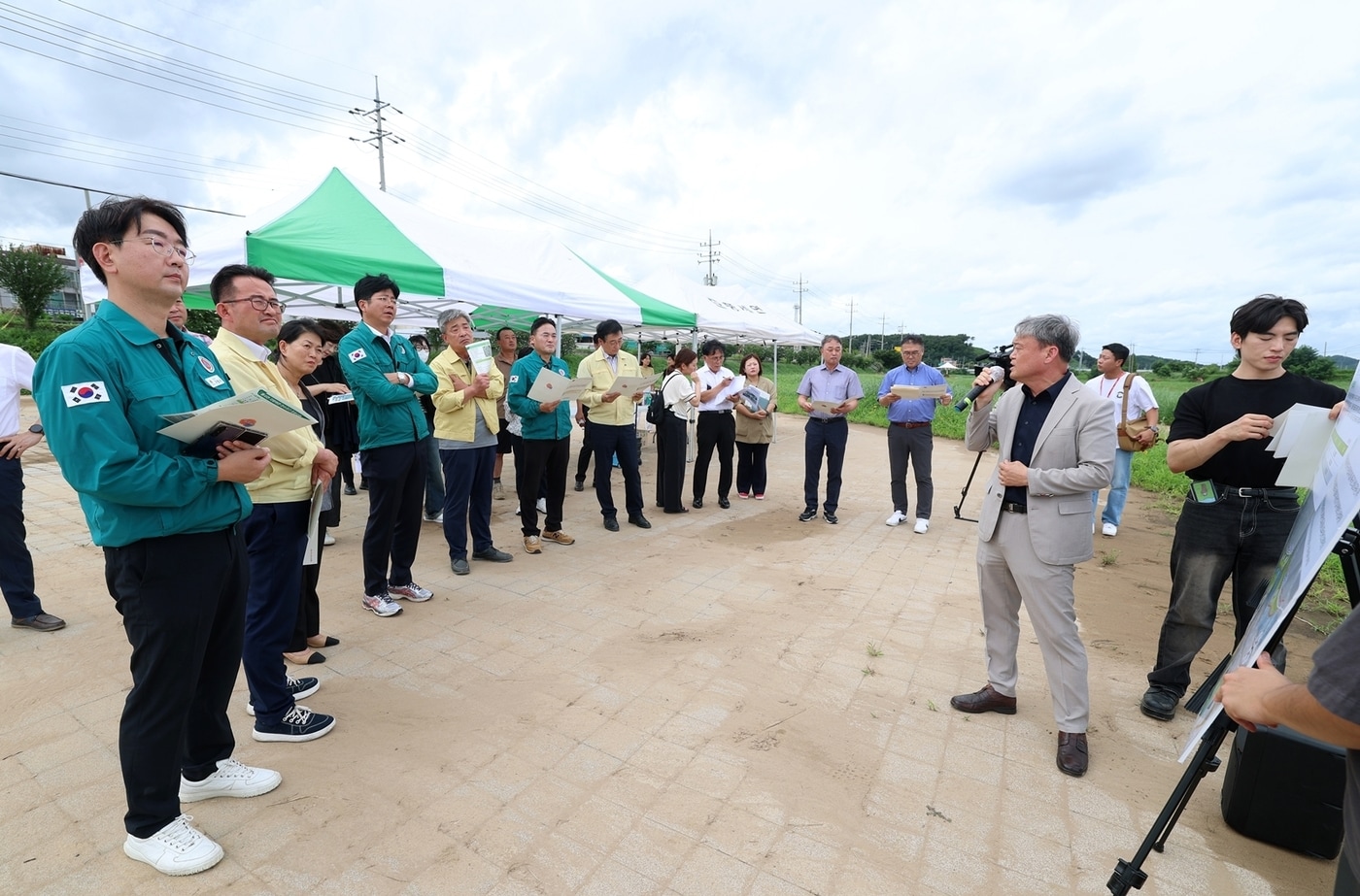 충남도의회 예결특위 등이 도내 투자사업 현장을 찾아 추진 현황을 점검하고 있다.(충남도 제공. 재판매 및 DB금지)/뉴스1 