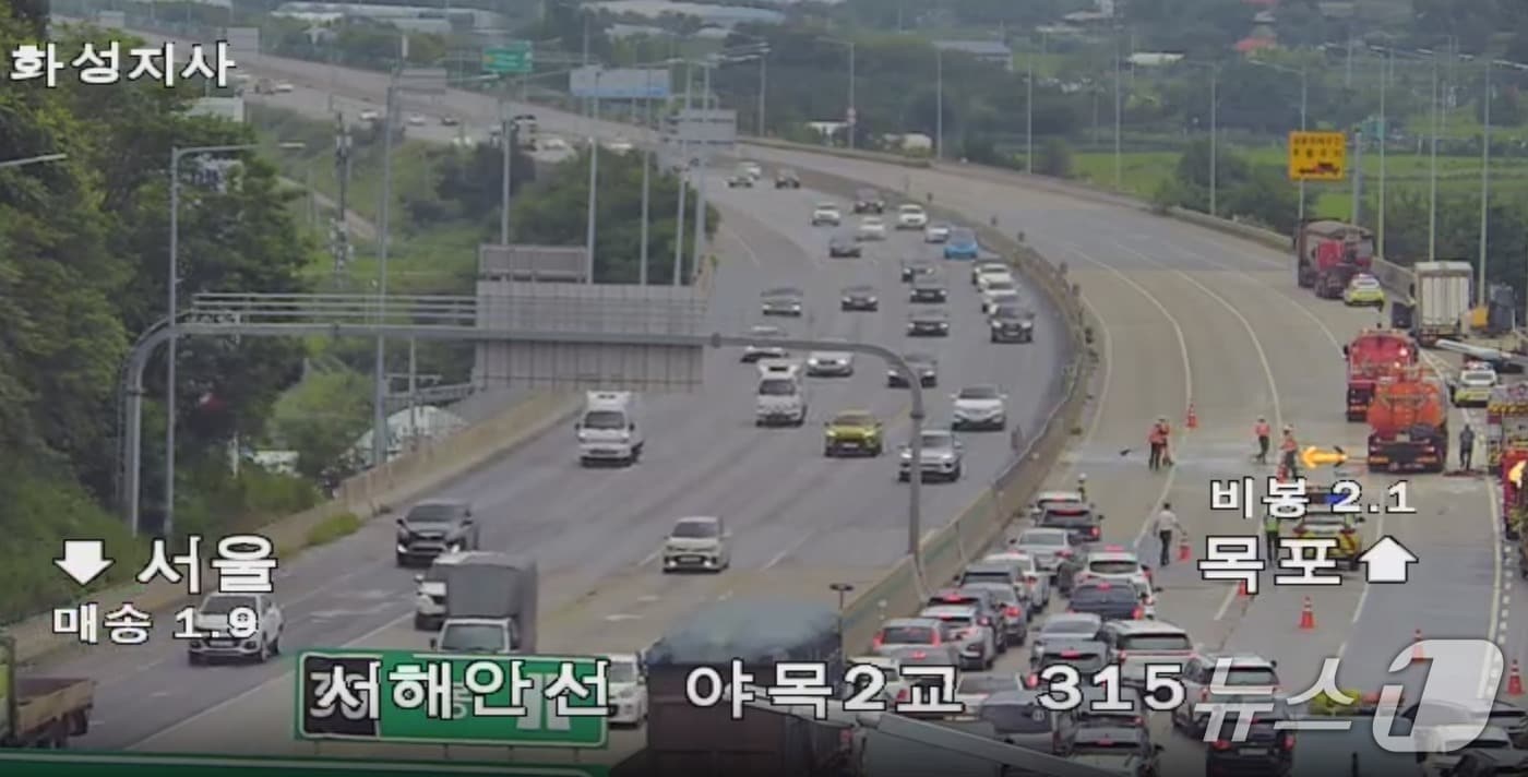 사고 현장. (한국도로공사 CCTV 갈무리. 재판매 및 DB 금지) 2025.8.15/뉴스1