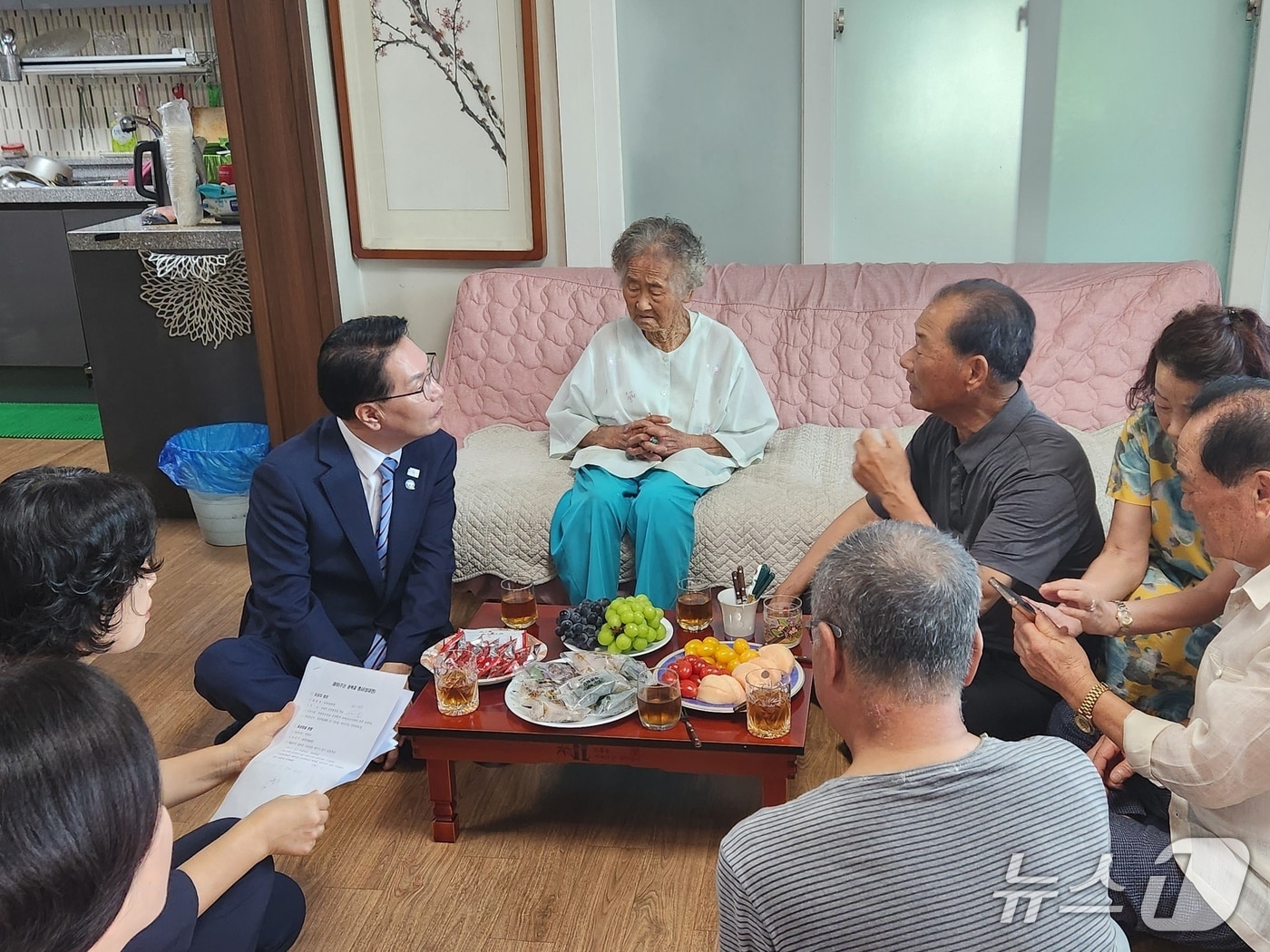 심덕섭 고창군수 독립운동가 후손 위문 사진.(고창군 제공. 재판매 및 DB금지)