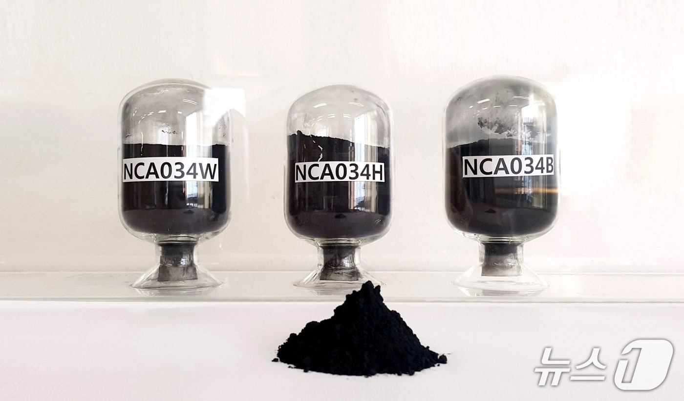 에코프로 니켈·코발트·알루미늄(NCA) 양극재 제품(에코프로 제공)
