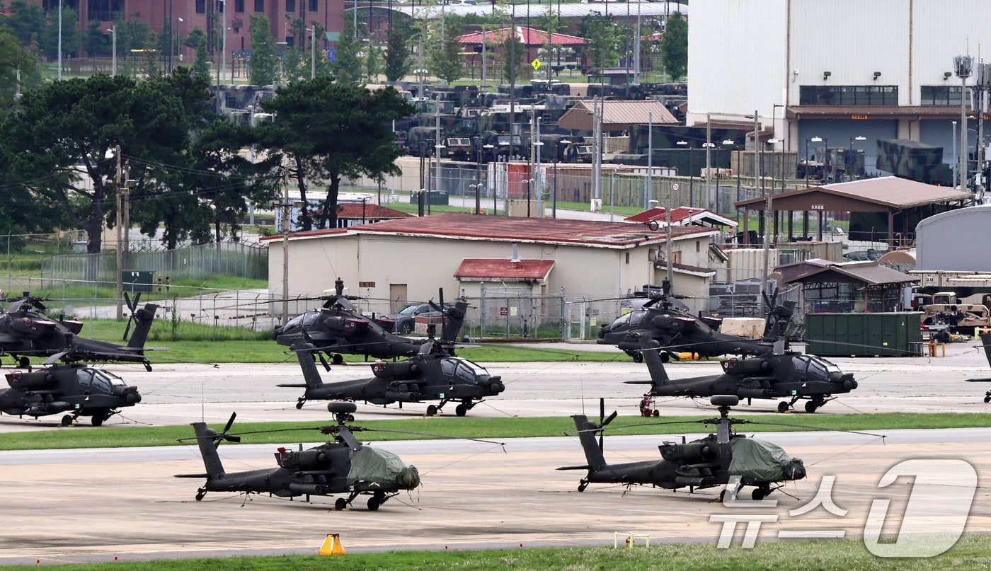 대구시는 18일부터 21일까지 '2025년 을지연습'을 실시한다. 한미연합연습 '을지 자유의 방패'(UFS·Ulchi Freedom Shield) 시작을 하루 앞둔 17일 경기 평택시 주한미군기지 캠프 험프리스에 헬기가 계류돼 있다.  (사진은 기사 내용과 무관함) 2025.8.17/뉴스1 ⓒ News1 구윤성 기자