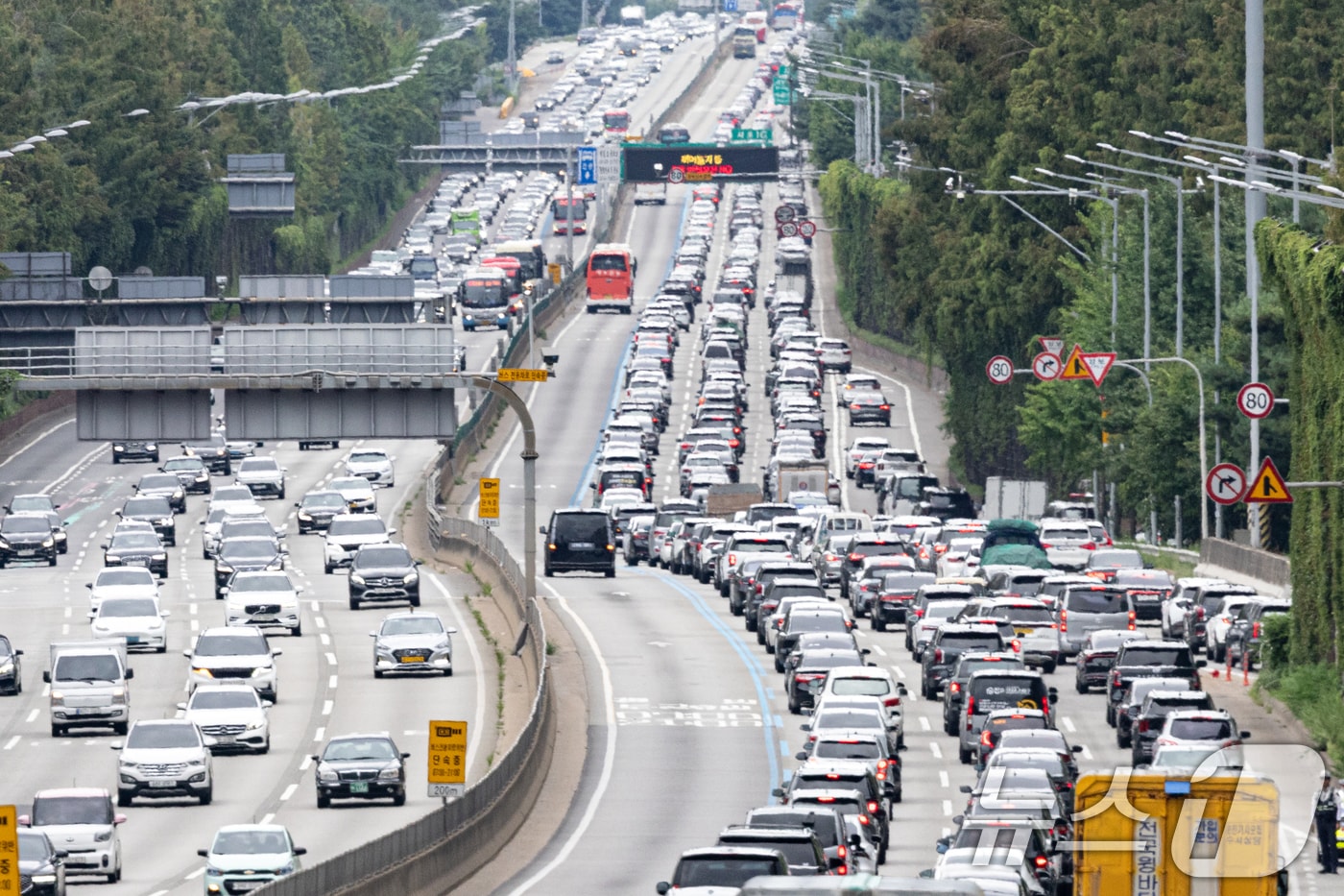 서울 서초구 잠원IC 부근에서 바라본 경부고속도로/뉴스1 ⓒ News1 이승배 기자