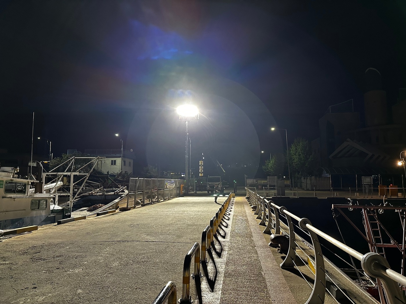 대천연안여객터미널 승선로에 설치된 조명타워.(보령시 제공. 재판매 및 DB금지)/뉴스1 