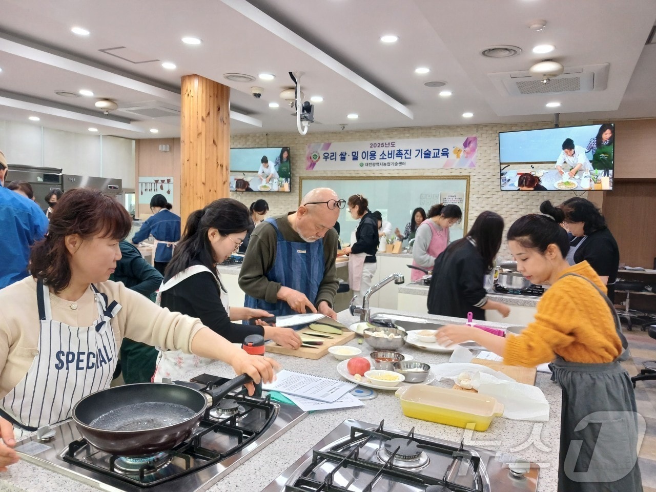 대전시농업기술센터 ‘건강식 스타일링 클래스’ 프로그램 모습. (대전시 제공. 재판매 및 DB금지)2025.8.18/뉴스1 ⓒ News1 이동원 기자
