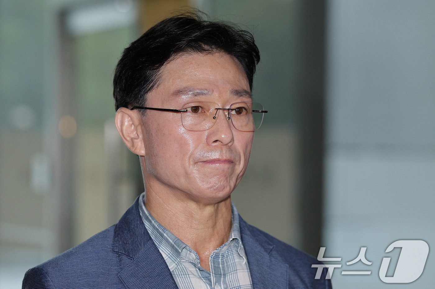 임성근 전 해병대 1사단장이 포렌식 참관을 위해 서울 서초구 순직해병 특검팀(이명현 특별검사) 사무실에 출석하고 있다. 2025.8.19 ⓒ 뉴스1 신웅수 기자