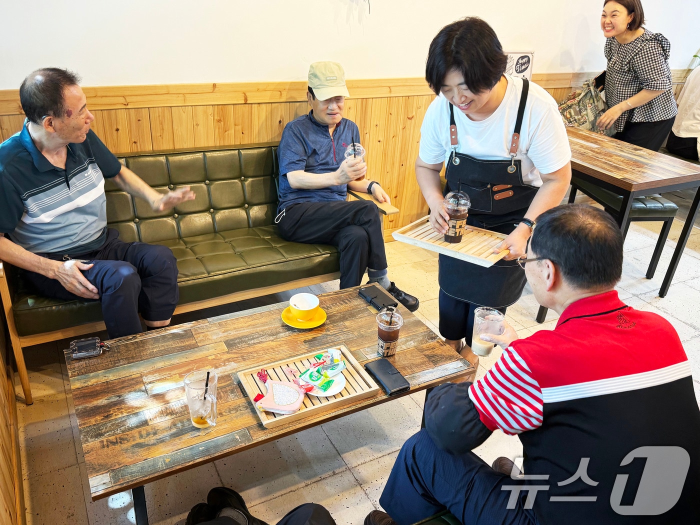 광주 서구 화정센트럴파크 주민 커뮤니티 공간에 문을 연 &#39;아나바다 꿈터 마을카페&#39;.&#40;화정센트럴파크 주민자치회 제공. 재판매 및 DB 금지&#41; 