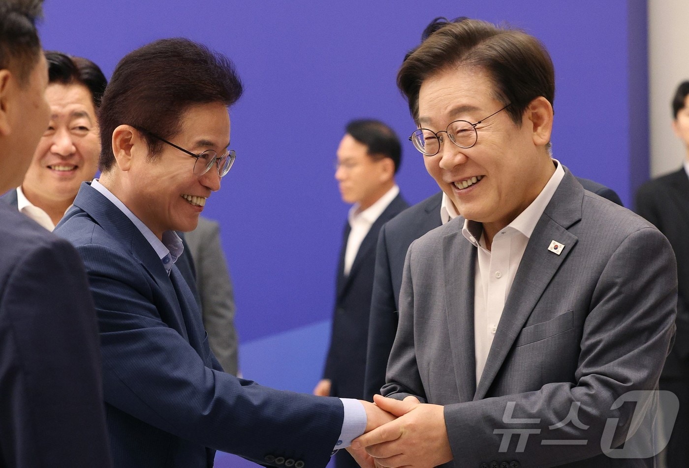 이철우 경북지사는 1일 대통령실에서 열린 ‘2025년 시도지사 간담회’에 참석해 지역 주요 현안을 대통령에게 직접 설명하고, 정부 차원의 관심과 지원을 요청했다(경북도 제공, 재판매 및 DB 금지)/뉴스1