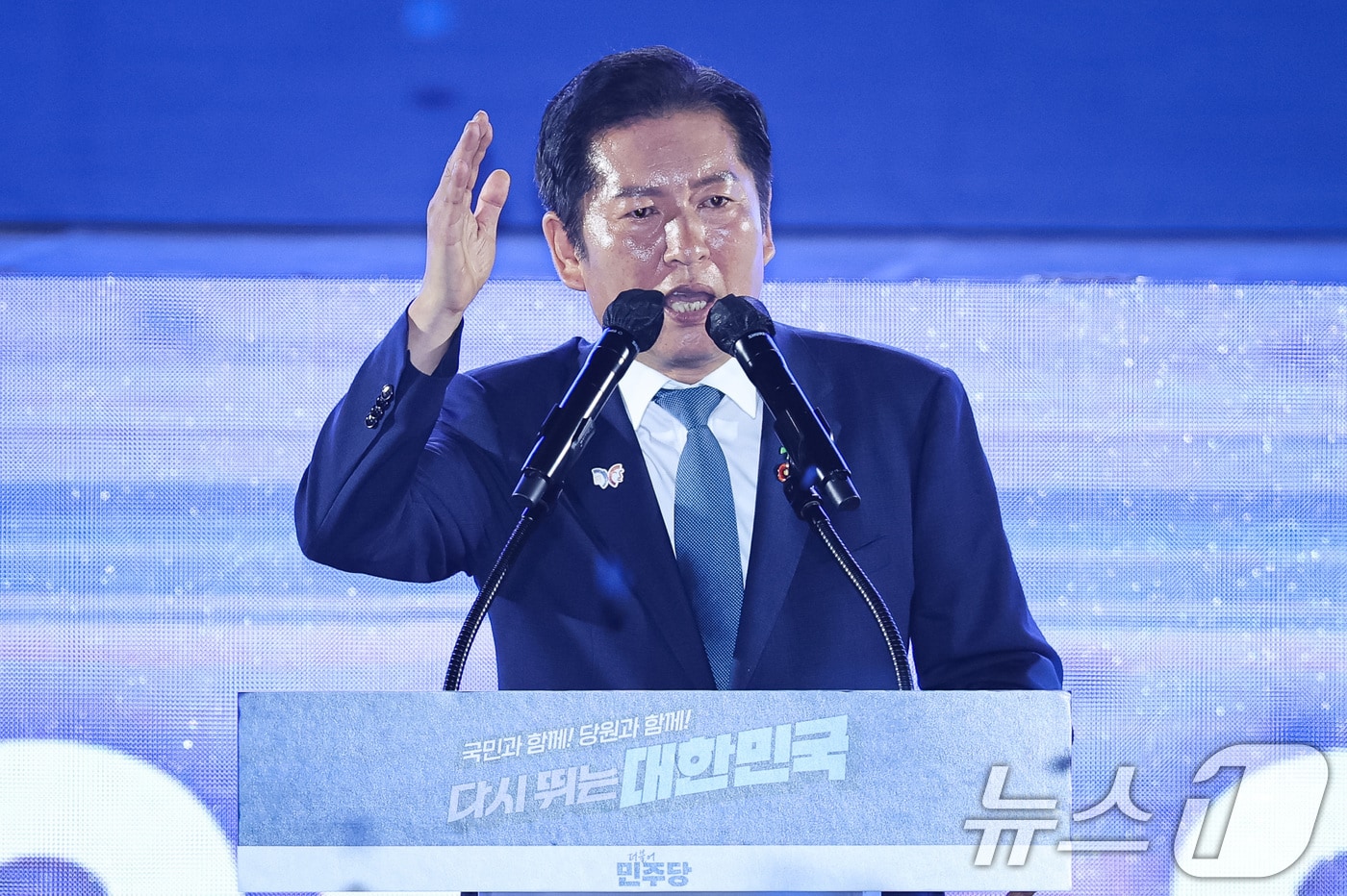 정청래 더불어민주당 신임 당대표가 2일 경기 고양시 킨텍스에서 열린 제2차 임시전국당원대회에서 당대표 수락 연설을 하고 있다. 2025.8.2/뉴스1 ⓒ News1 유승관 기자