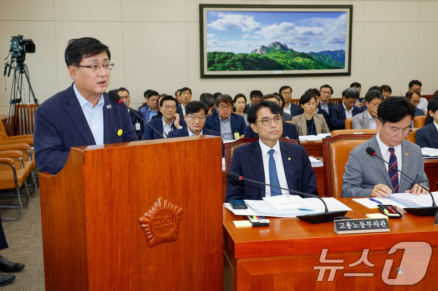 김성환 환경부 장관이 20일 오전 서울 여의도 국회에서 열린 환경노동위원회 제428회국회&#40;임시회&#41; 제1차 전체회의에 출석해 인사말 및 2024회계연도 결산 제안설명을 하고 있다. 2025.8.20/뉴스1 ⓒ News1 안은나 기자