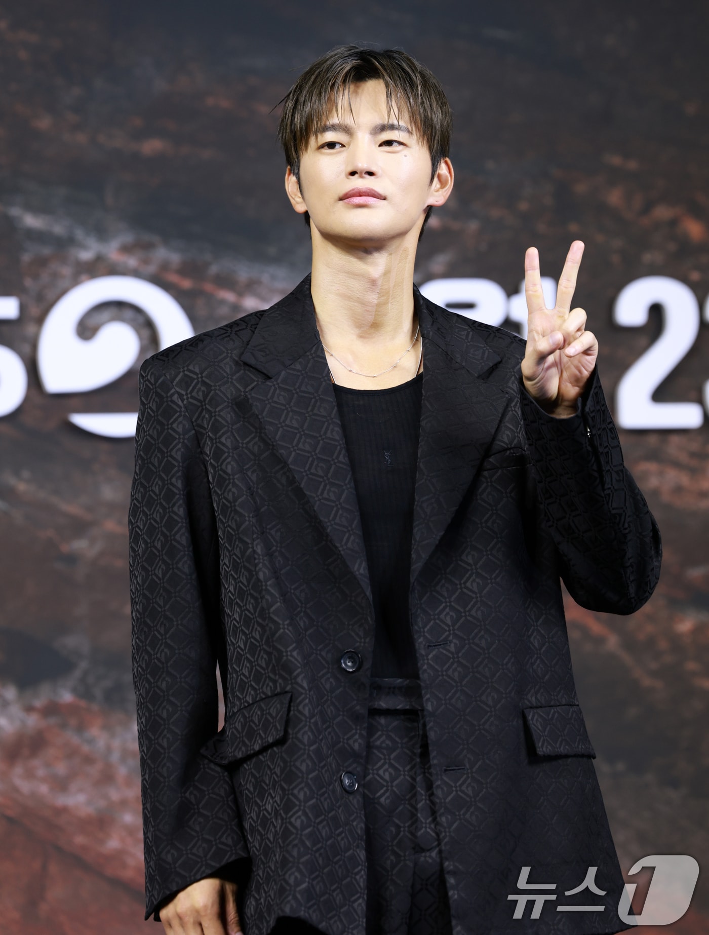 배우 서인국이 20일 오전 서울 중구 앰배서더 서울 풀만 호텔에서 열린 KBS 2TV 토일 미니시리즈 '트웰브' 제작발표회에 참석해 포즈를 취하고 있다. '트웰브'는 동양의 12지신을 모티브로 한 작품으로 인간을 수호하기 위해 인간의 모습으로 살아가고 있는 12천사들이 악의 무리에 맞서는 전투를 그린 액션 히어로물이다. 2025.8.20/뉴스1 ⓒ News1 권현진 기자