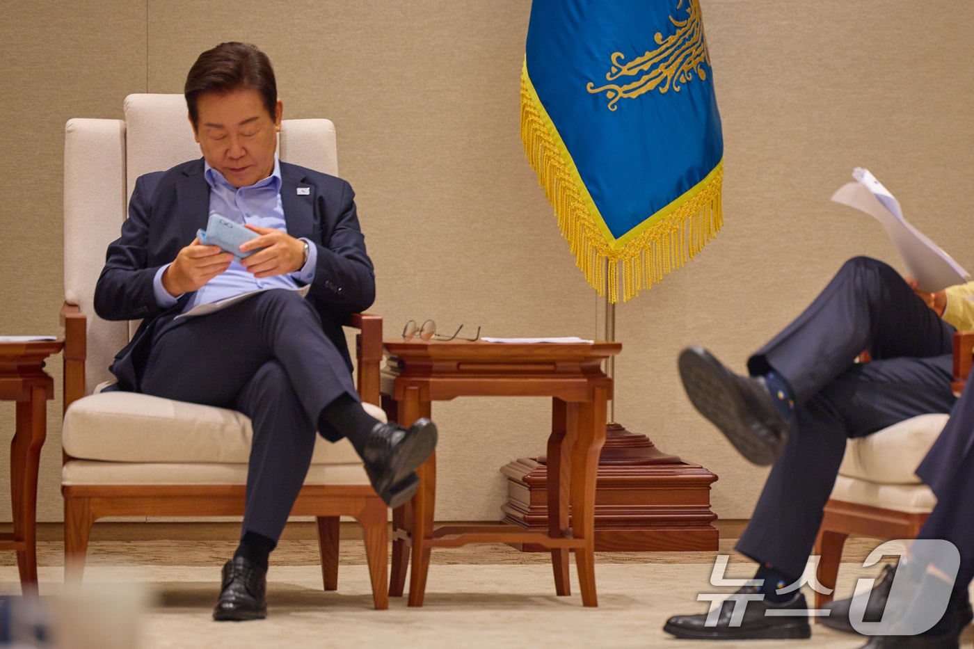 이재명 대통령이 지난 19일 서울 용산 대통령실 청사에서 참모진과 티타임을 갖고 있다. (이재명 대통령 SNS. 재판매 및 DB 금지) 2025.8.20/뉴스1 ⓒ News1 허경 기자