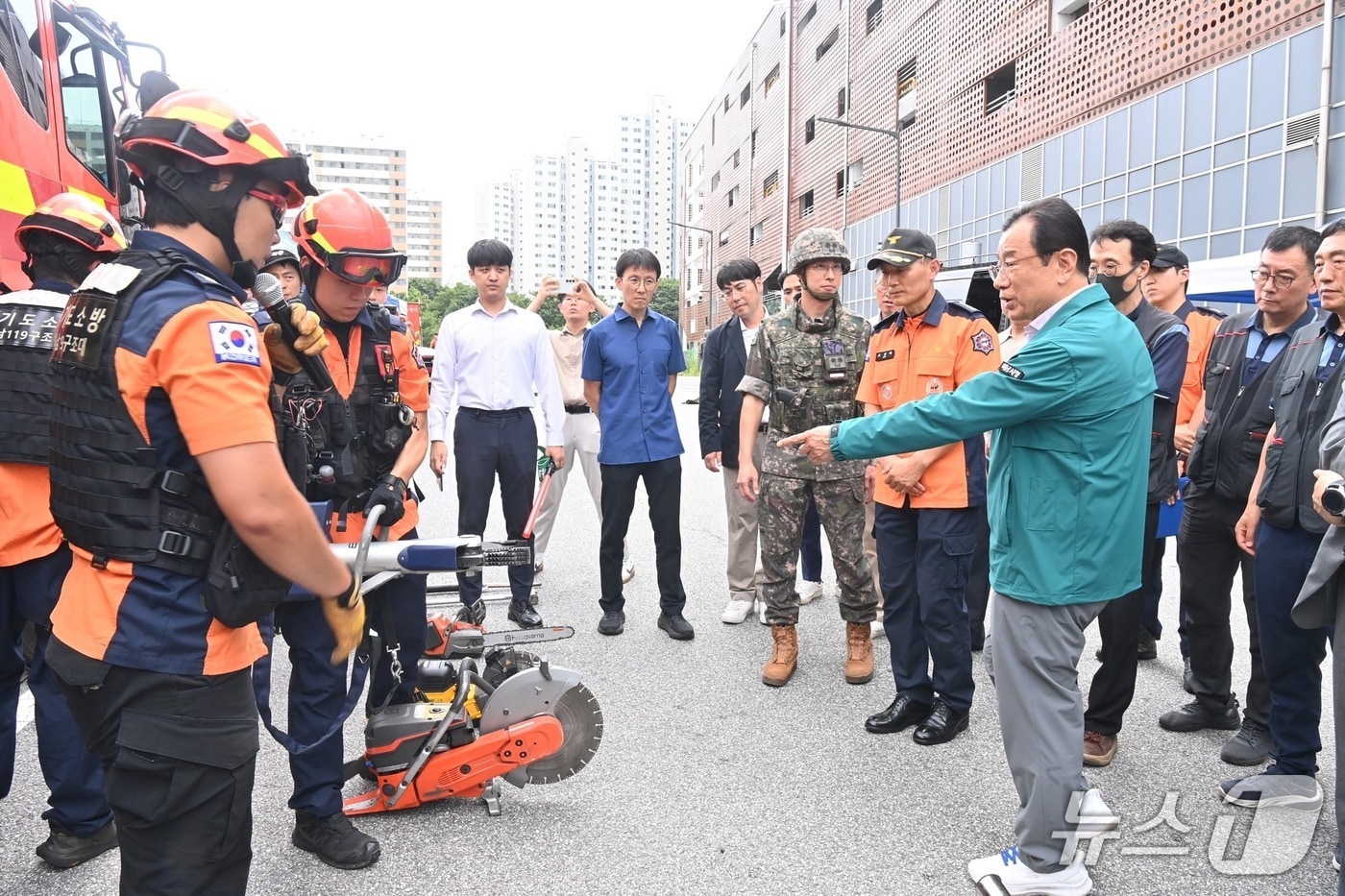 이현재 경기 하남시장이 20일 민방위 훈련을 지휘하고 있다.(하남시 제공. 재판매 및 DB 금지)/뉴스1