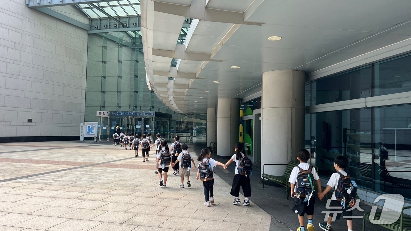  한국전력 전기박물관을 찾은 경기 하남시 소재 어린이집 원아들(한국전력 제공. 재판매 및 DB 금지)/뉴스1